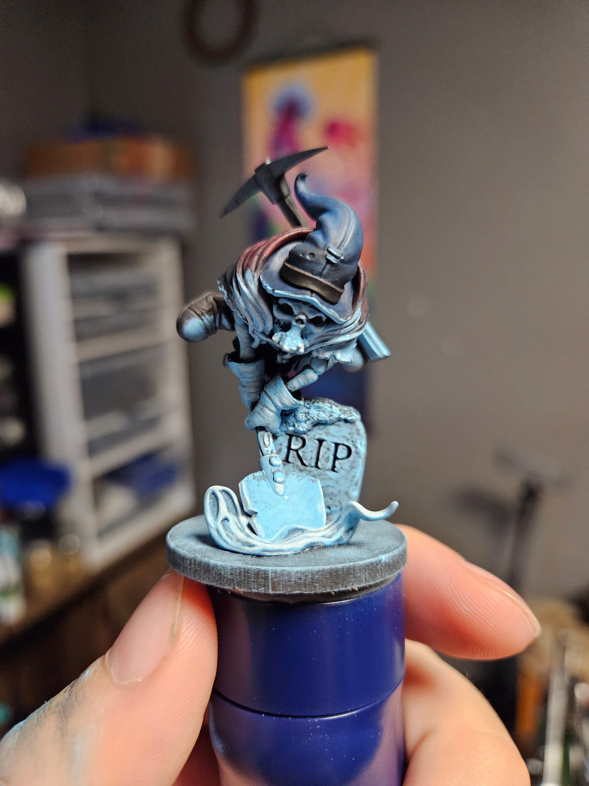 Skeleton Graverobber