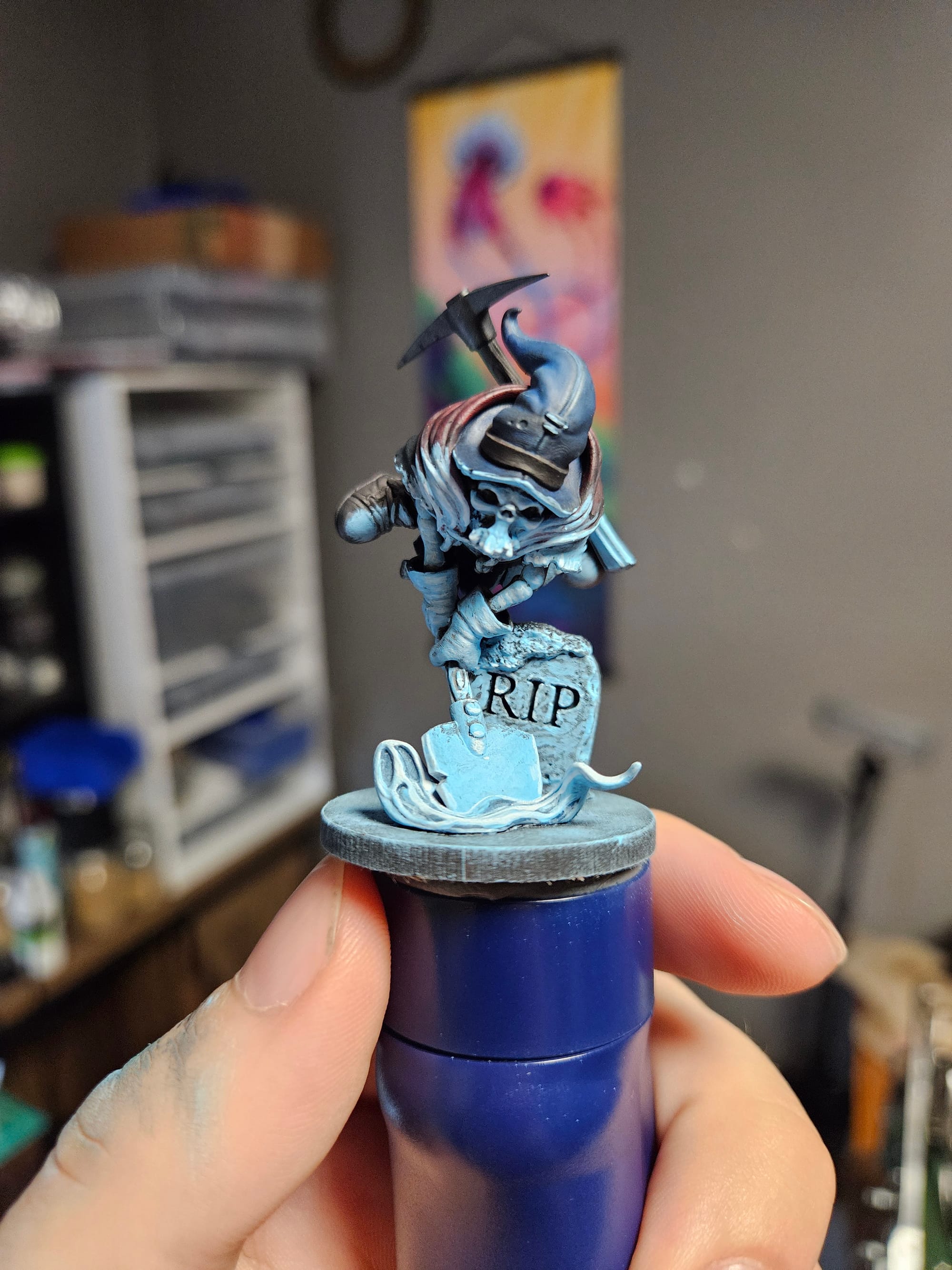 Skeleton Graverobber
